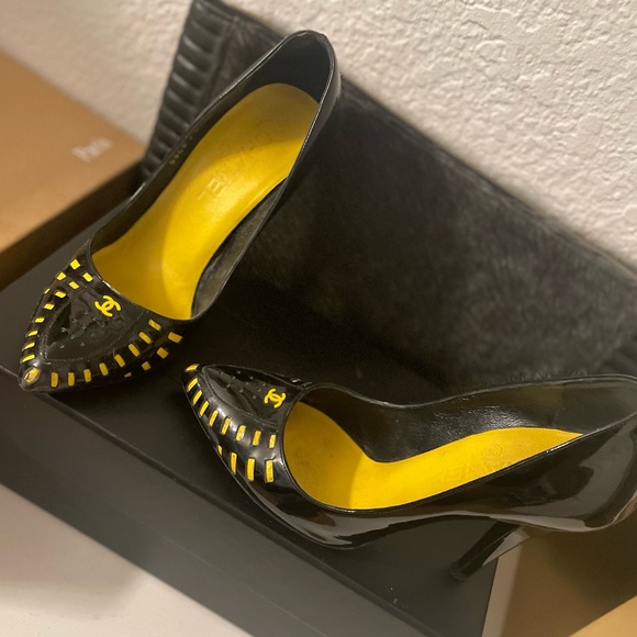 🔥 Rare Vintage Chanel Black & Yellow Patent Heels — Size 37.5 / 100% Authentic - Picture 3 of 9